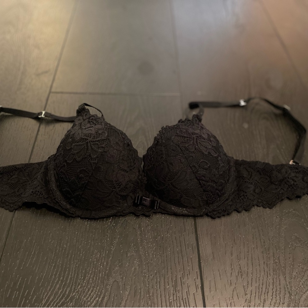 NWOT- Frederick's of Hollywood Black Lace Push-Up Bra